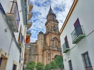 an old building with a clock tower in the distance at Apartamento Buhardilla Cruz Vieja in Jerez de la Frontera