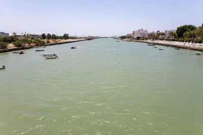 a river with several boats in the water at GINVA - Apartamento en pleno centro 2 in El Puerto de Santa María