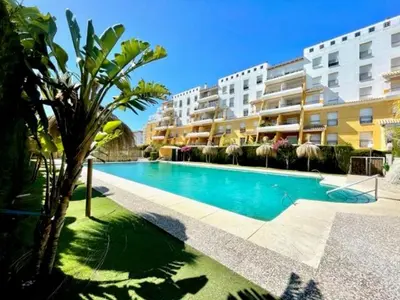 a swimming pool in front of a apartment building at GATU SIROCO junto la playa, piscina, aire acc, terraza, 