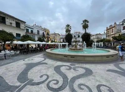 a fountain in the middle of a street with buildings at Mirador Sanlúcar 10 in Sanlúcar de Barrameda