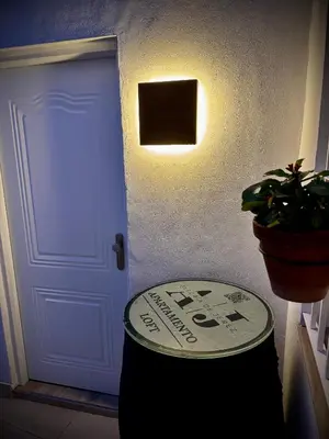 a door with a sign on it next to a plant at Apartamento con Entreplanta Alegría de Jerez in Jerez de la Frontera
