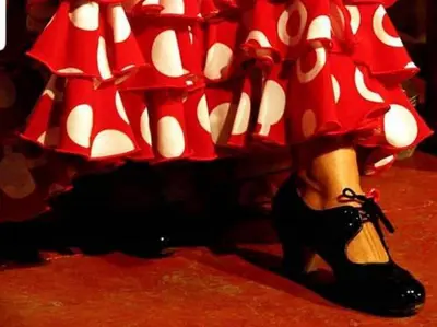 a woman in a red dress and black heels at Sherryflat Senovilla in Jerez de la Frontera