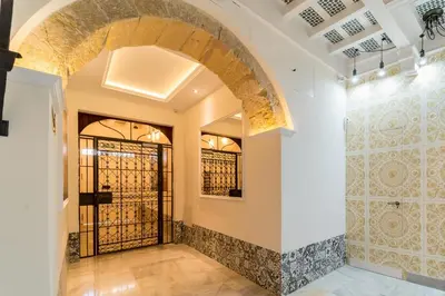 a tasting room with a door to a wine cellar at Cádiz desde el balcón in Cádiz