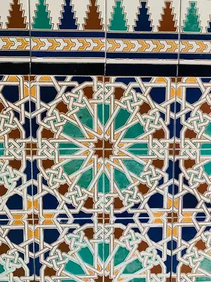 a close up of a tile pattern on a building at Casa Miguel - Apartamento 2 in Sanlúcar de Barrameda