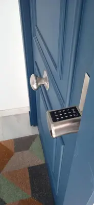 a door with a door handle on a blue door at el 2 de Flamenco 2ºA in Cádiz