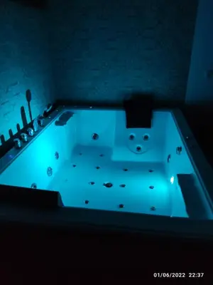 a blue bath tub with a face in the middle at Villa egipto con jacuzzi y piscina climatizada in Chiclana de la Frontera