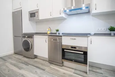 a kitchen with a stove and a dishwasher at Estudio Al Sur de Cádiz in Cádiz